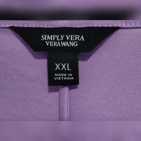 Beautiful Top - Picture 2 of 3